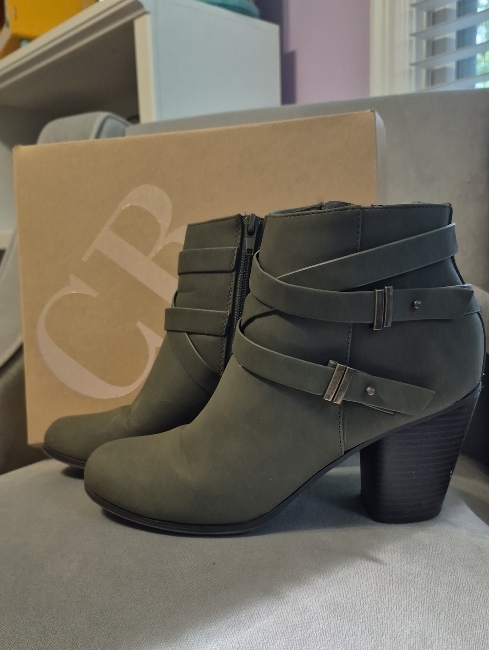 CHARLOTTE RUSSE Women's Olive Green/Khaki Ankle Boots with Wrap Straps
